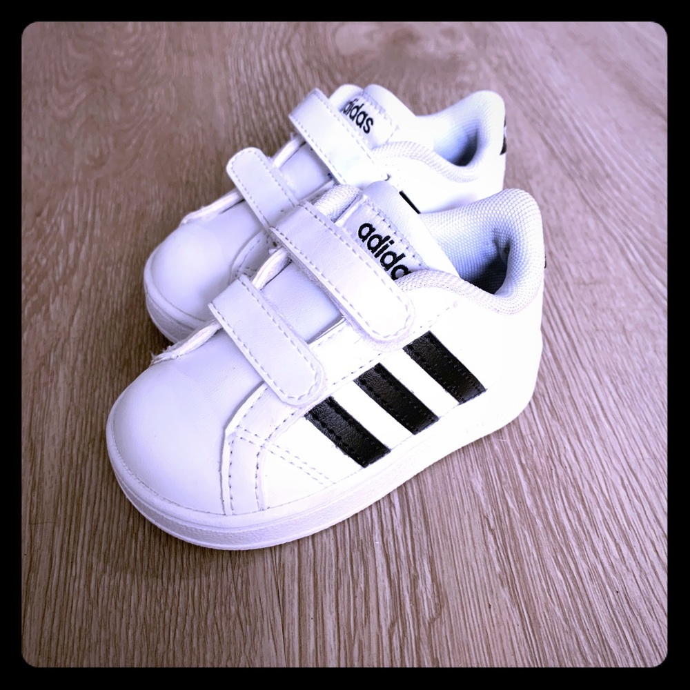 Adidas grand court toddler size 4